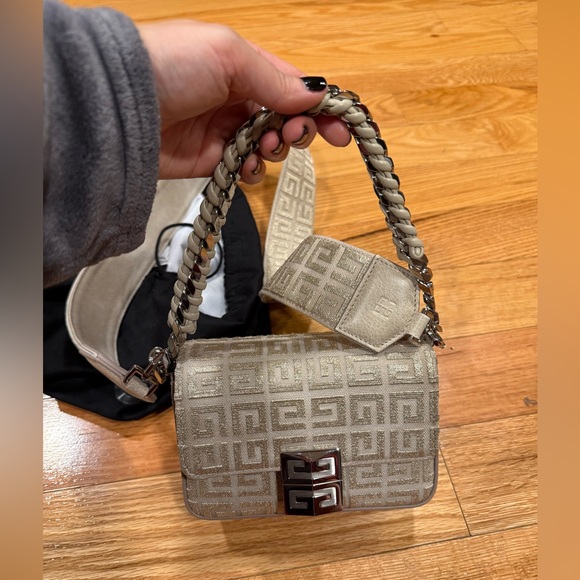 Givenchy - Picture 9 of 10